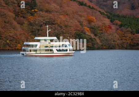 Imbarcazioni da diporto sul lago Ashi. Hakone, Kanagawa. Honshu. Giappone Foto Stock