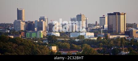 Panorama dello skyline del centro, Essen, Ruhr Area, Nord Reno-Westfalia, Germania, Europa Foto Stock