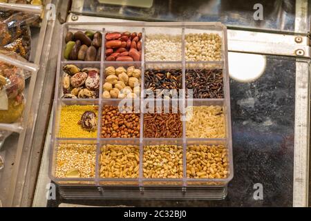 I grani di dadi e fagioli Mix di selezione del vassoio Foto Stock