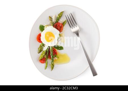Cibo italiano: Piatto conservato con asparagi e uova fritte.[ Foto Stock