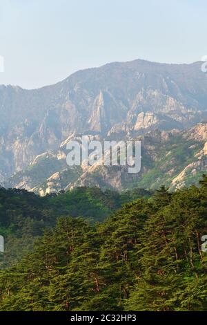 Scenario della Corea del Nord. Le montagne Diamond all'alba Foto Stock