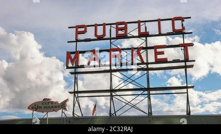 primo piano del cartello del mercato al pike place di seattle Foto Stock