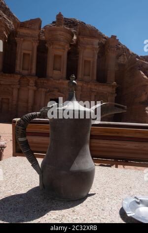 Caffettiera araba a Petra Foto Stock