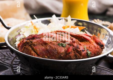 Primo piano di un piatto di pollo tandoori tritato Foto Stock