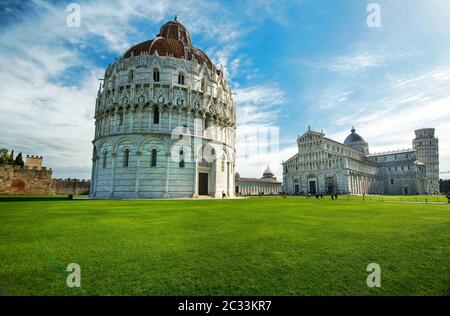 Battistero di San Giovanni, Pisa, Toscana, Italia; è un edificio ecclesiastico cattolico romano. Foto Stock