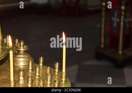 Icone all'interno della Chiesa ortodossa in Ucraina Foto Stock