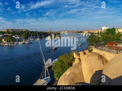 Felucca barche sul fiume Nilo in Aswan Foto Stock