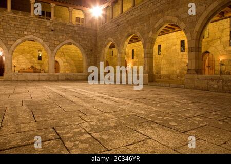 Vista interna del palazzo di Duques de Braganca, in Guimaraes, Portogallo, a nord del paese. Capitale europea della cultura 2012 Foto Stock