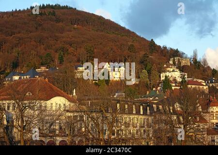 Ville su Heiligenberg e Neckarufer a destra a Heidelberg Foto Stock