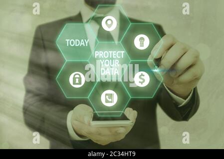 Scrittura a mano testo scrittura proteggere i vostri dati. Sicurezza informatica della fotografia concettuale proteggere e proteggere le informazioni digitali da perdite o frodi Foto Stock