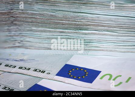 diverse migliaia di euro in banconote, banconote in mazzo Foto Stock