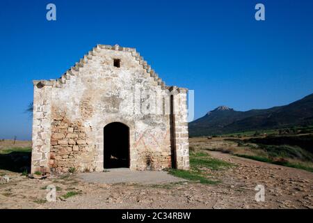 Entweihte Kirche bei Kaplica (auf griechisch Davlos), Türkische Republik Nordzypern Foto Stock