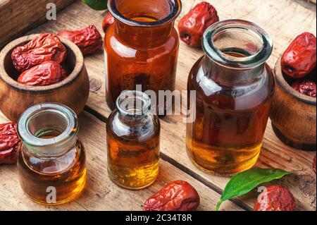 Tintura di guarigione da unabi frutta o jujube.la medicina cinese Foto Stock