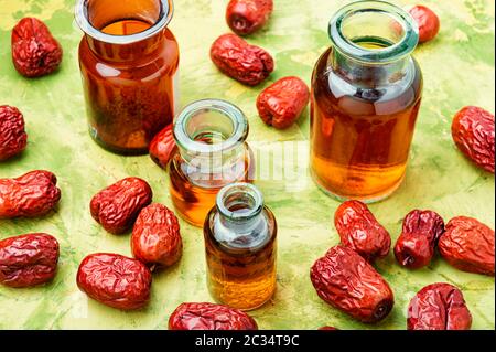 Tintura di guarigione da unabi frutta o jujube.la medicina cinese Foto Stock