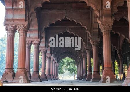 diwan sono corte in forte rosso Foto Stock