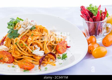 Spaghetti al granchio di salsa di pomodoro - stile tailandese Foto Stock