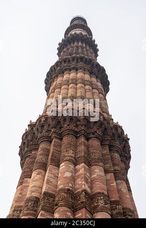 primo piano del minareto qutub minar Foto Stock