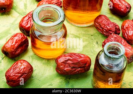 Tintura di guarigione da unabi frutta o jujube.la medicina cinese Foto Stock