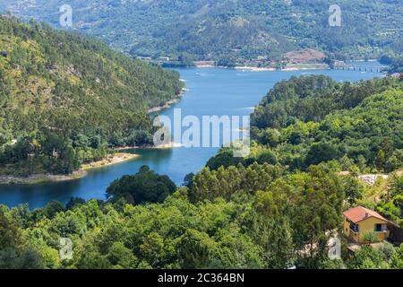 Diga a Canicada in Geres mountain range, Portogallo Foto Stock
