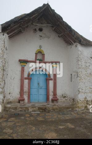 Facciata della chiesa Parinacota. Parco Nazionale di Lauca. Regione di Arica y Parinacota. Cile. Foto Stock