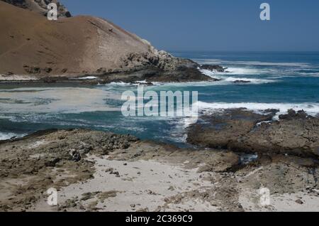 Paesaggio costiero a Las Cuevas. Arica. Regione di Arica y Parinacota. Cile. Foto Stock