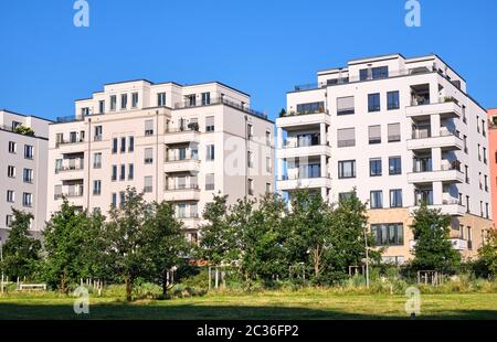 Case cittadine moderne visto a Berlino, Germania Foto Stock