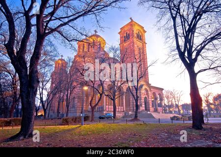 Chiesa di San Marco amd parco a Belgrado alba vista, punto di riferimento nella capitale della Serbia Foto Stock