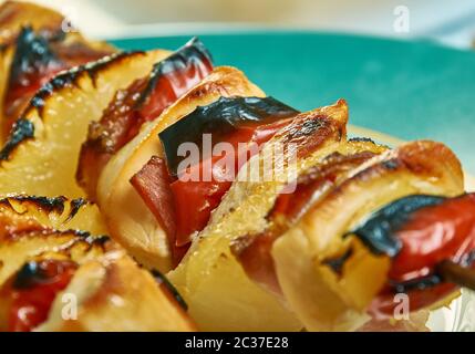 Hawaiano pancetta ananas pollo kebab Foto Stock