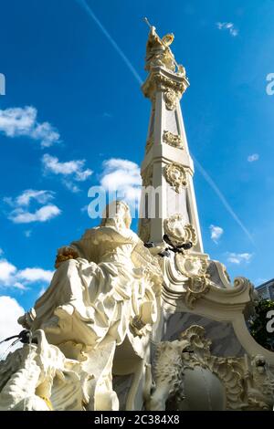 TRIER (GERMANIA) - 13 settembre 2019 - il Sankt Georgsbrunnen (in breve: Georgsbrunnen) è una fontana nel distretto di Gartenfeld di Treviri. È considerato o Foto Stock