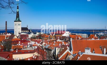 Skyline di Tallinn, Estonia. Vista aerea dell'Estonia. Città vecchia di Tallinn, Estonia.. Tallinn è situata sulla costa settentrionale del paese, Foto Stock