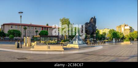 Canakkale, Turchia -07.23.2019. Museo all'aperto di Troy Antique City sull'Embankment di Canakkale in Turchia in una mattinata d'estate. Vista panoramica di grandi dimensioni Foto Stock