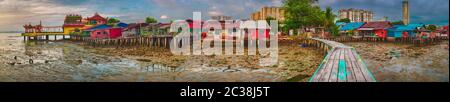 Bellissima vista di Yeoh jetty e Hean Boo Thean Kuan Yin Tempio a sunrise. Penang, Malaysia. Panorama Foto Stock