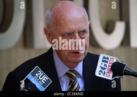 Michael Lonie, Direttore dello Stato del NSW, National Retail Association parla ai media di Operation Lightfingers fuori dal Sydney Police Center, Surry Hi Foto Stock