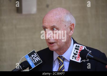 Michael Lonie, Direttore dello Stato del NSW, National Retail Association parla ai media di Operation Lightfingers fuori dal Sydney Police Center, Surry Hi Foto Stock