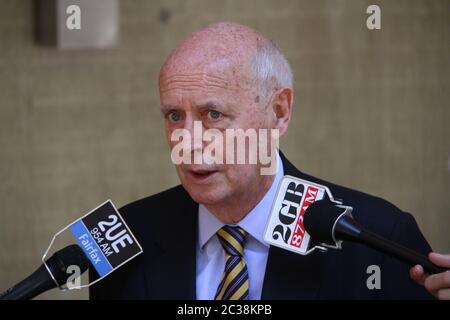 Michael Lonie, Direttore dello Stato del NSW, National Retail Association parla ai media di Operation Lightfingers fuori dal Sydney Police Center, Surry Hi Foto Stock