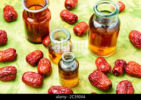 Tintura di guarigione da unabi frutta o jujube.la medicina cinese Foto Stock