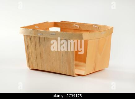 Rettangolare vuoto cesto in legno per bacche Foto Stock