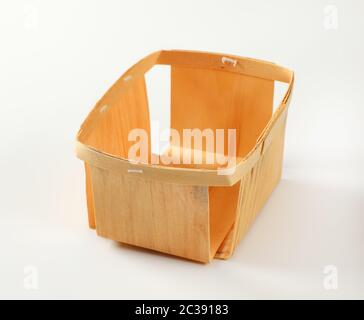 Rettangolare vuoto cesto in legno per bacche Foto Stock