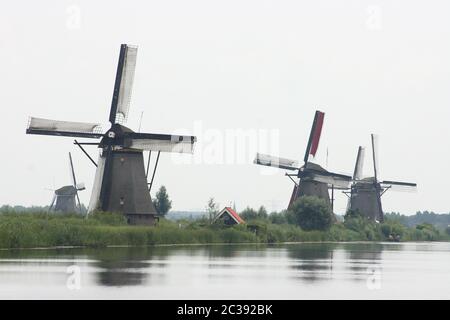 Un bellissimo e antico e storico Mulino a vento, con quattro alette Foto Stock