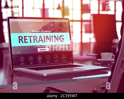 Ambiente di lavoro moderno con notebook che mostra la landing page con il concetto di riqualificazione. Immagine tonata con messa a fuoco selettiva. Rendering 3D. Foto Stock