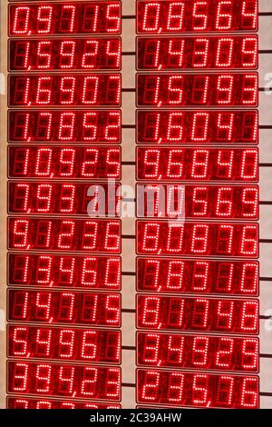 LED rosso numeri di scambio elettronico Rate Board Foto Stock