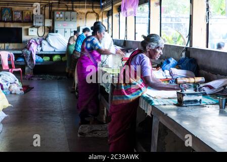 Dhobi Khana a Veli a Fort Kochi, dove la comunità vannana di lingua tamil svolge lavori di lavanderia, la professione praticata dalla comunità Foto Stock