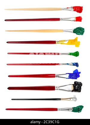 set di pennelli per pittura piatti con varie punte colorate in blot isolati su sfondo bianco Foto Stock