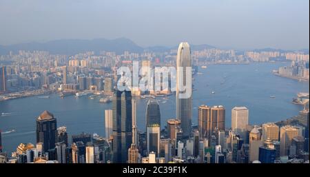 Victoria Peak, Hong Kong 06 ottobre 2019: Punto di riferimento di Hong Kong all'ora del tramonto Foto Stock