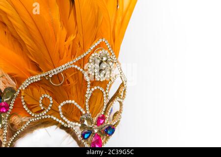 Casco decorato con pietre brillanti e faisan piume per carnevale Foto Stock