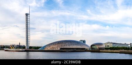 Panorama del Glasgow Science Center. Tower, SEC, BBC Pacific Quay e la Regina Maria. Foto Stock