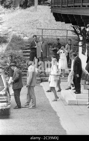 Brigitte Bardot e Sachs prima del loro matrimonio nella tenuta di famiglia a Rechenau nel 1966. Foto Stock