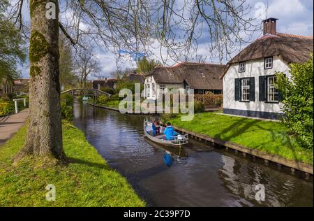 Tipico villaggio olandese di Giethoorn in Paesi Bassi Foto Stock