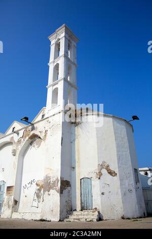 Renovierungsbedüftige griechisch orthodoxe Erzengel Michael Kirche mit Ikonenmuseum, Girne / Kyrenia, Türkische Republik Nordzypern Foto Stock