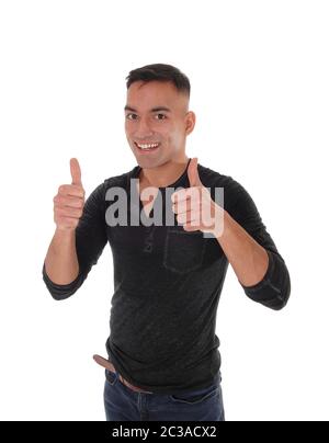 Un giovane East Indian man standing in una maglietta blu facendo un segno OK con entrambi il suo pollice in alto, isolato per sfondo bianco Foto Stock